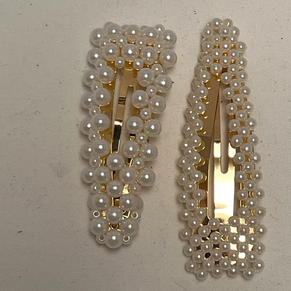 🌻$11 DEAL! 🌻 Elegant Pearl Hair Clips